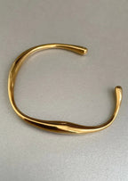 Damescuffarmband - stijlvolle gouden accessoire voor casual of avondkleding