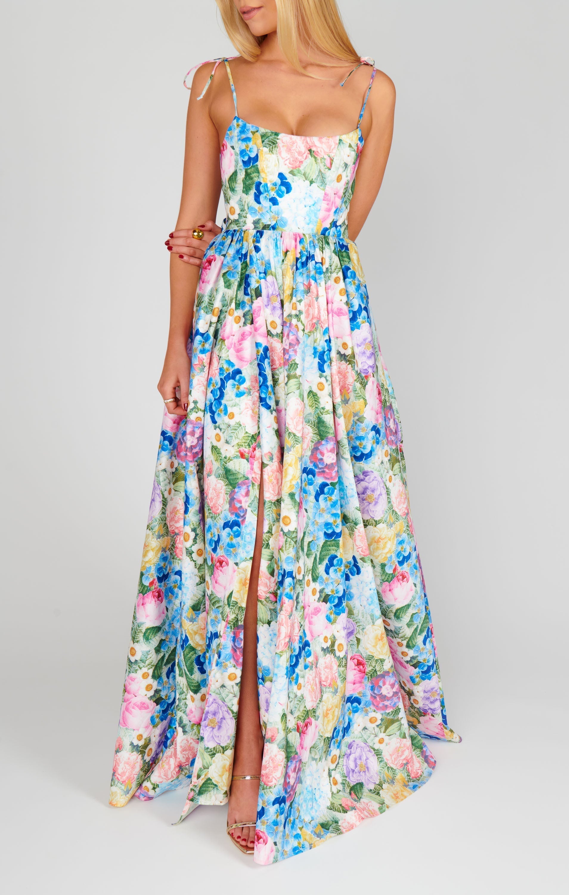 Dames maxi jurk met bloemenprint in levendig blauw - elegante lange jurk voor speciale gelegenheden