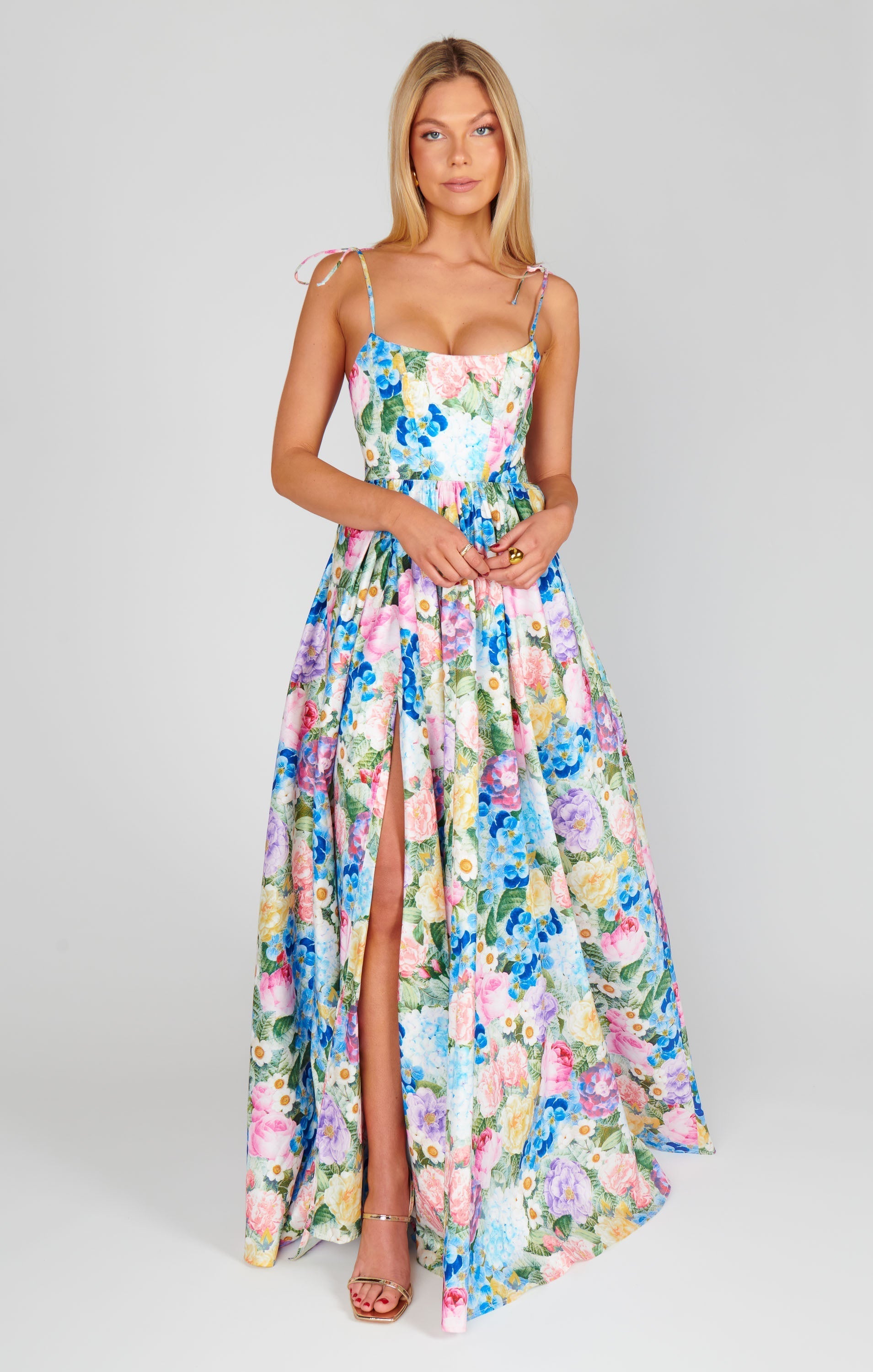 Dames maxi jurk met bloemenprint in levendig blauw - elegante lange jurk voor speciale gelegenheden