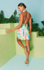Dames groene casual halter mini-jurk in tropicana burst luxe satijn - levendige zomeroutfit