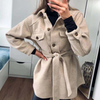 Dames mid-length beige button-up jas met riem - veelzijdige buitenkleding voor de overgangsseizoenen