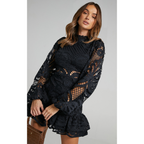 Vrouwelijke kanten mini jurk met lange mouwen - elegante casual jurk voor speciale gelegenheden