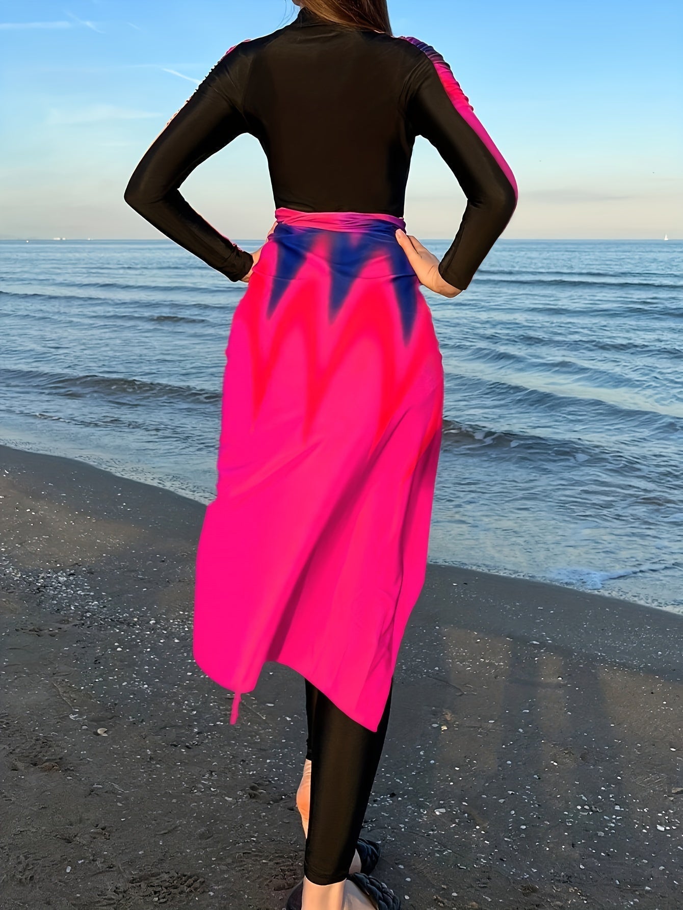 Dames lange mouw zwemkleding met geïntegreerde rok - fatsoenlijk donkerroze badpak voor strand en zwembad