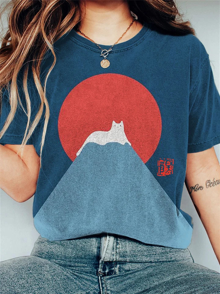 Grafisch t-shirt met kat op berg - charmante casual dames tee
