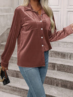 Chestnut bruine satijnen blouse - elegante vrouwen blouse met dubbele zakken