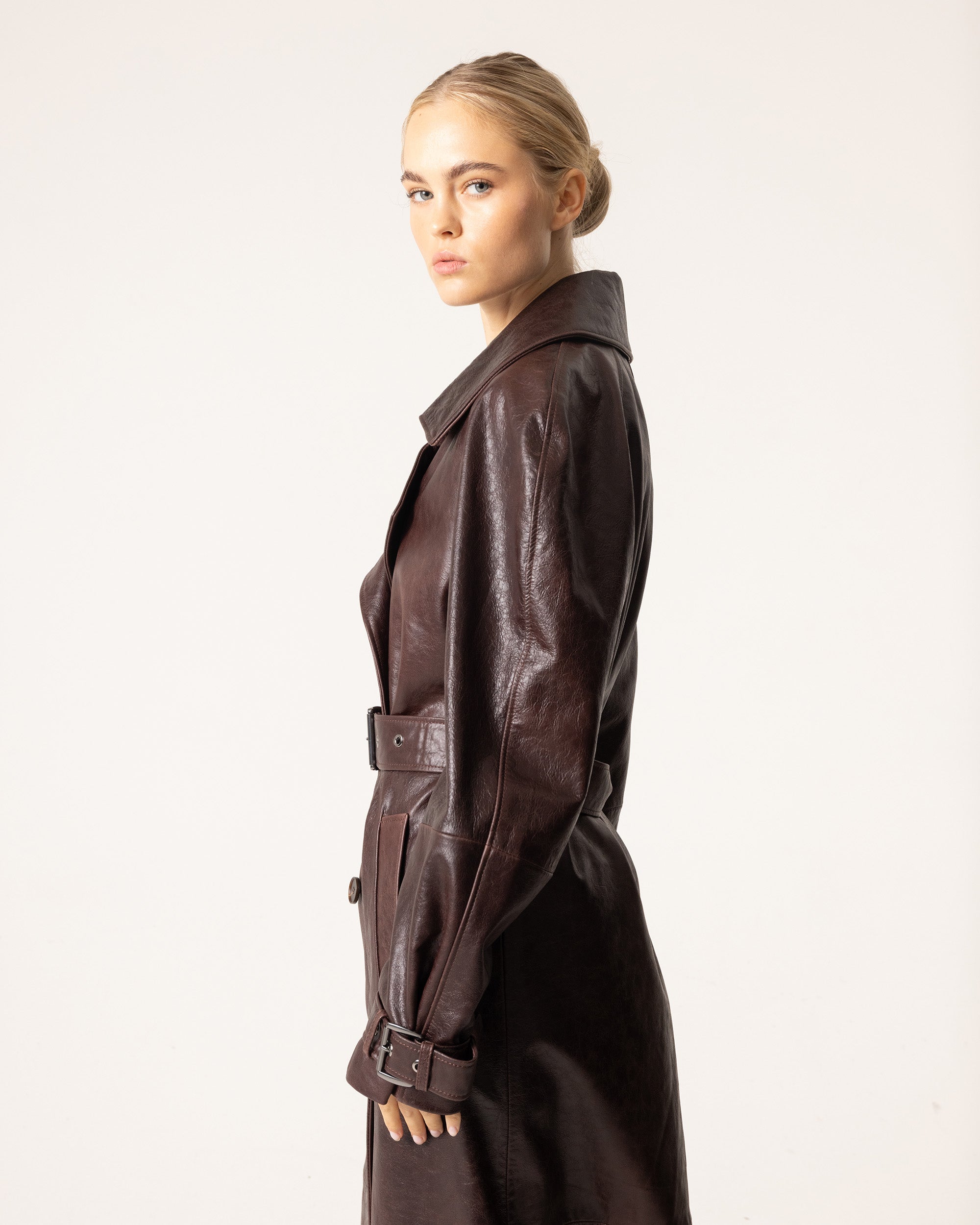 Bordeaux leren trenchcoat - dames met ceintuur