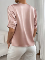 Blouse met korte mouwen - elegante roze damestop met pareldetails - Bakkermode.nl