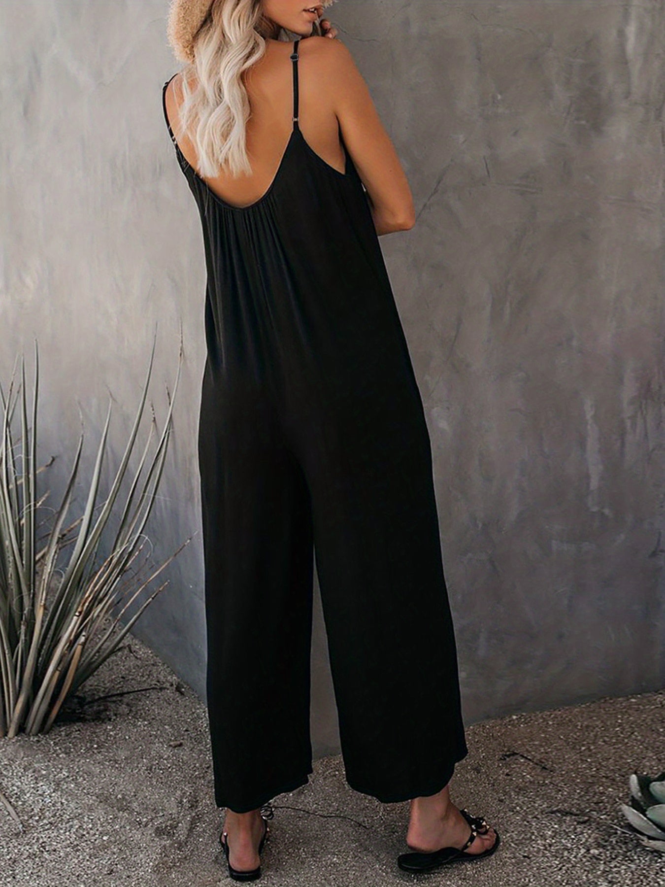 Wide leg jumpsuit - elegante zwarte dames romper met spaghettibandjes