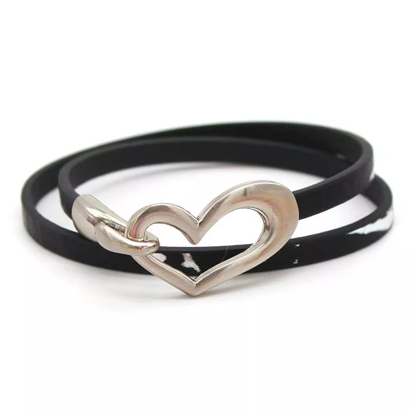 Harten leren armband - stijlvolle dames wikkelarmband - Bakkermode.nl