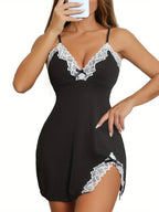 Dames nachtjurk met kant: elegante v-hals en een stijlvolle split