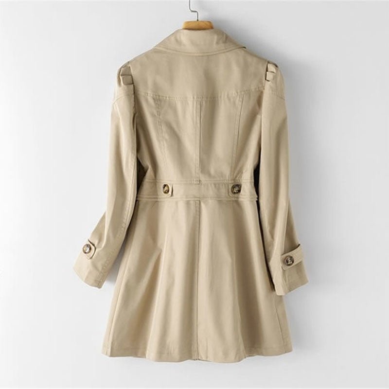 Trenchcoat - elegante dames met dubbele rij knopen