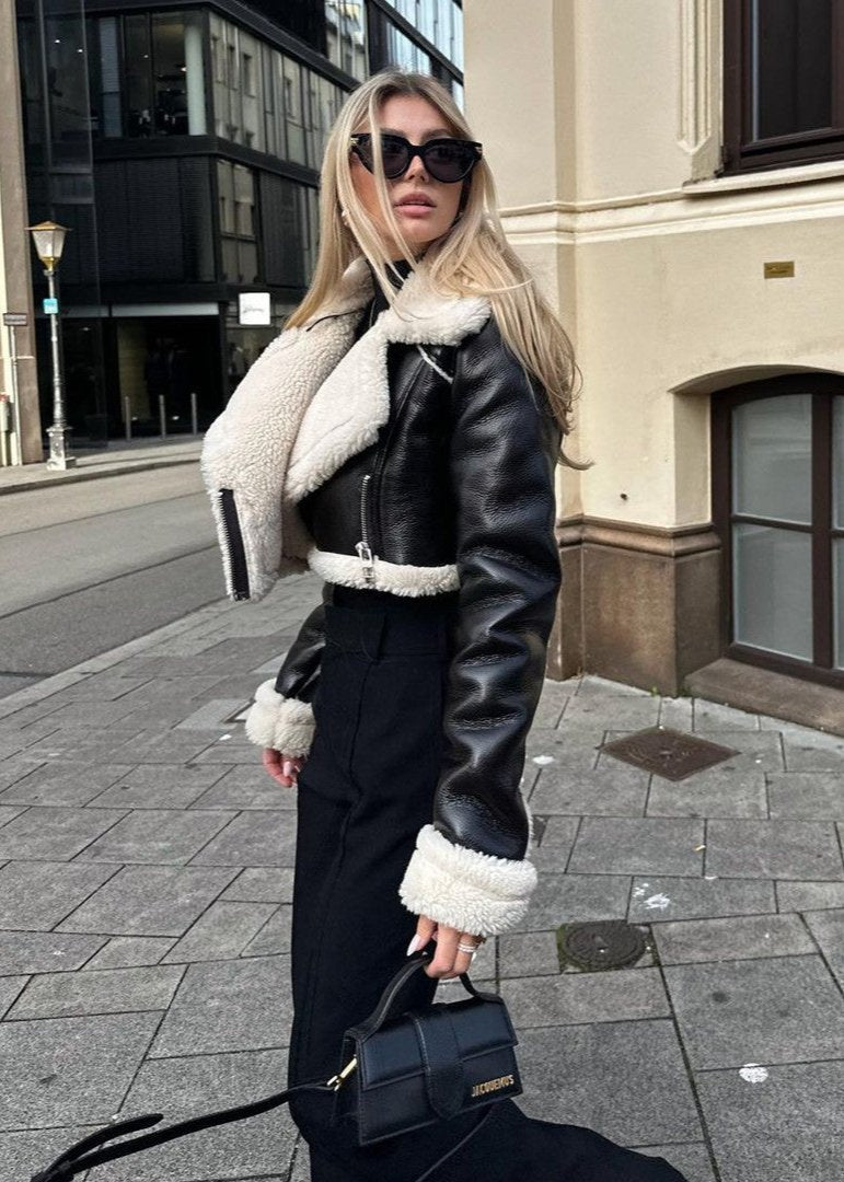 Leren damesjas met sherpa-accent - korte zwarte jas met ritssluiting - Bakkermode.nl