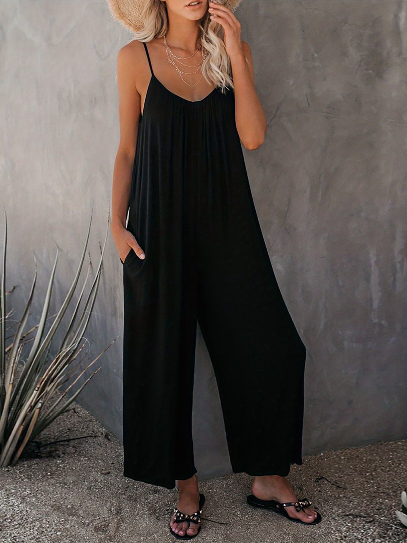 Wide leg jumpsuit - elegante zwarte dames romper met spaghettibandjes