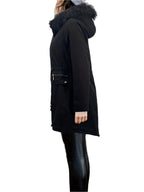 Zwarte bont winterjas voor dames - met capuchon en zakken - Bakkermode.nl