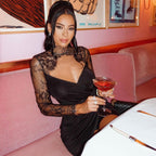 Zwarte mini jurk met kantaccenten en hoge hals - elegante avondjurk voor vrouwen