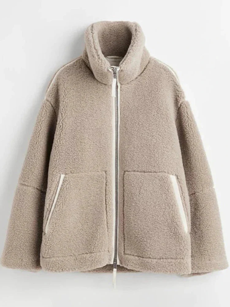 Beige en koffie lamswollen jas voor dames -  fluffy en trendy - Bakkermode.nl