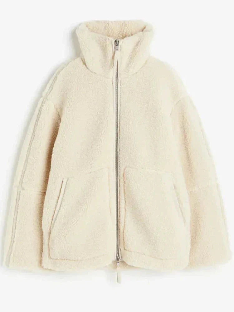 Beige en koffie lamswollen jas voor dames -  fluffy en trendy - Bakkermode.nl