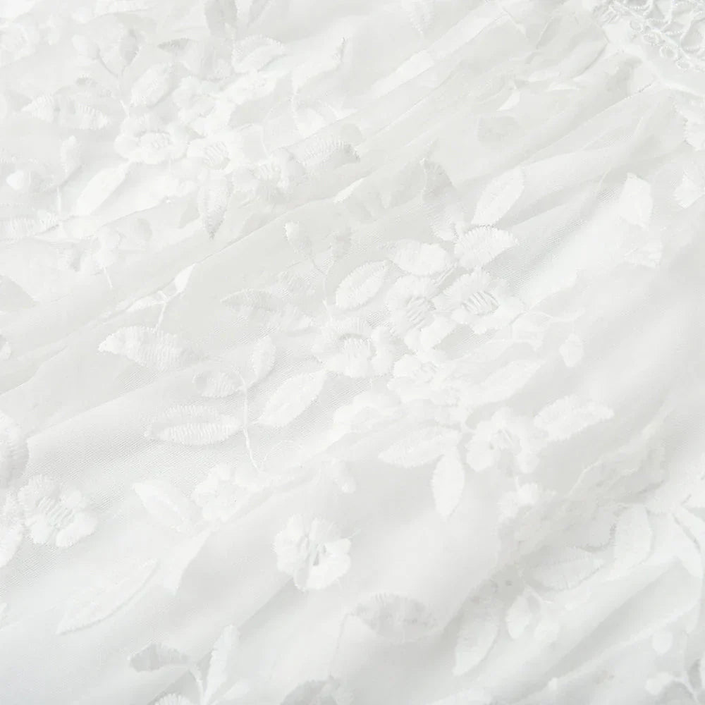 Dames casual witte kant mini jurk met bloemenborduursel - betoverende witte strandoutfit voor zomerse bijeenkomsten