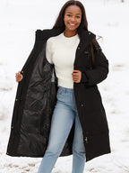 Zwarte lange winterjas met capuchon voor dames – isolerend en comfortabel - Bakkermode.nl