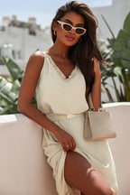 Maxi jurk - elegante beige damesjurk met ceintuur