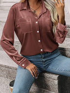 Chestnut bruine satijnen blouse - elegante vrouwen blouse met dubbele zakken