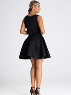 Zwarte jurk met elegante halslijn - Bakkermode.nl