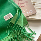 Luxe wollen sjaal - zachte dames wrap met franjes - Bakkermode.nl