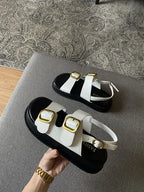 Witte sandalen met dubbele gespen - Bakkermode.nl