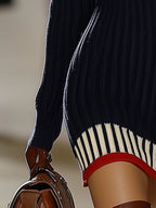 Geribbelde hoge kraag jurk - stijlvolle blauwe damesjurk met strepen