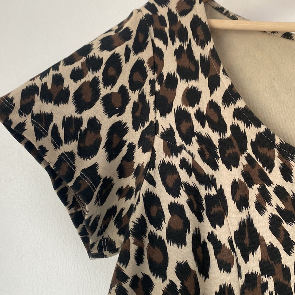 Elegante luipaardprint peplum blouse - Bakkermode.nl