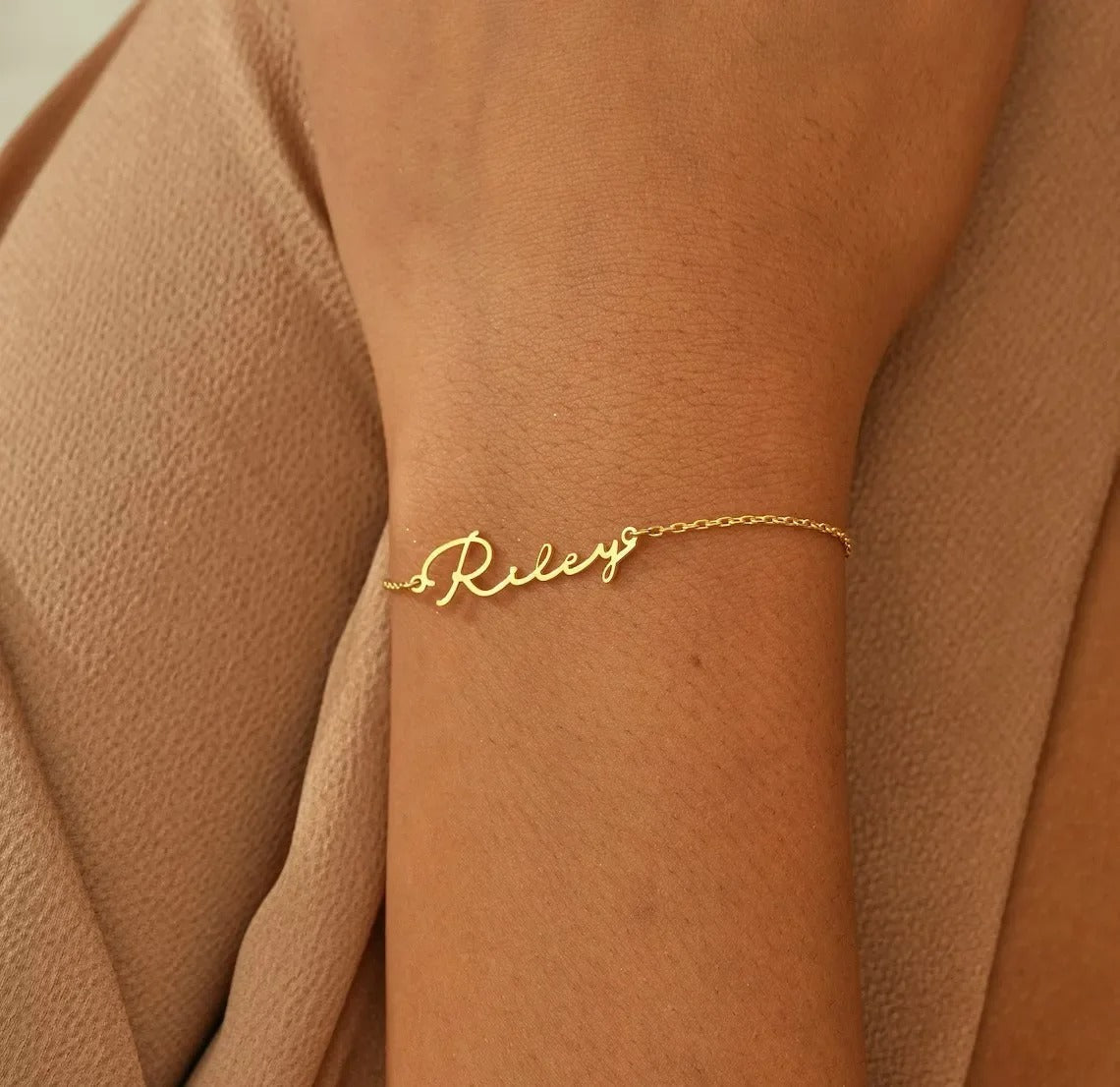 Gegraveerde naamarmband - elegante gouden damesarmband