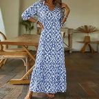 Dames maxi jurken met een schitterend blauw patroon - v-hals met lange mouwen voor casual avonden