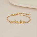 Gegraveerde naamarmband - elegante gouden damesarmband
