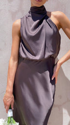 Satin halter neck jurk - elegante avondgown