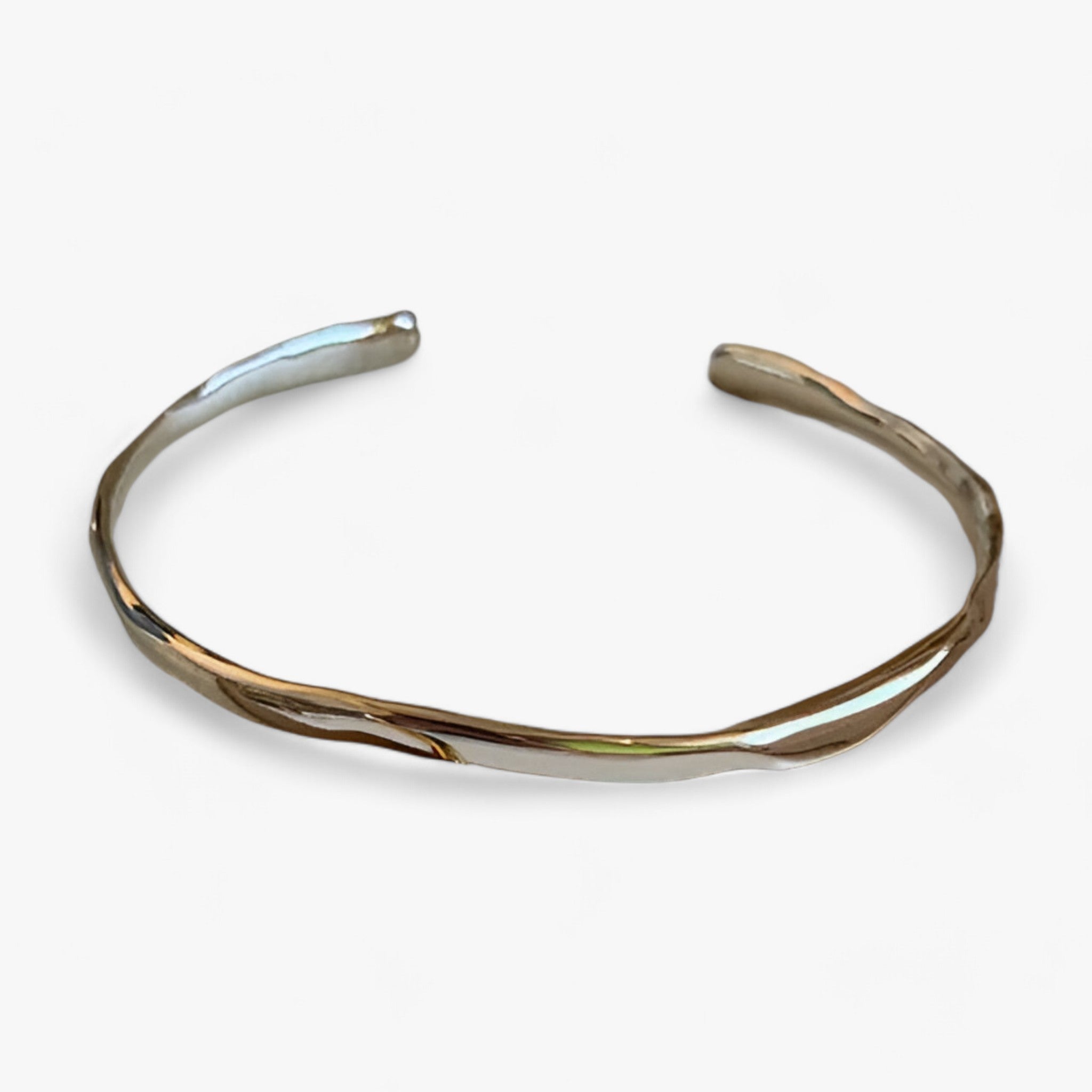 Cuff armband - elegante, textuurrijke damesaccessoire