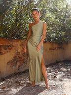 Dames maxikleed met één schouder in elegant groen - verfijnde avondoutfit met split