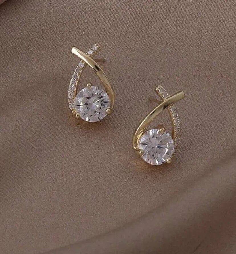 Sprankelende kristallen - gouden elegante damesoorbellen - Bakkermode.nl