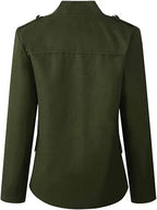 Militaire blazer - getailleerd dames jasje met gouden knopen en schouderdetails - Bakkermode.nl