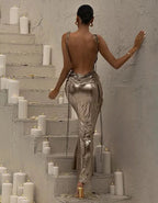 Metallic avondjurk met open rug en watervalhals - Bakkermode.nl