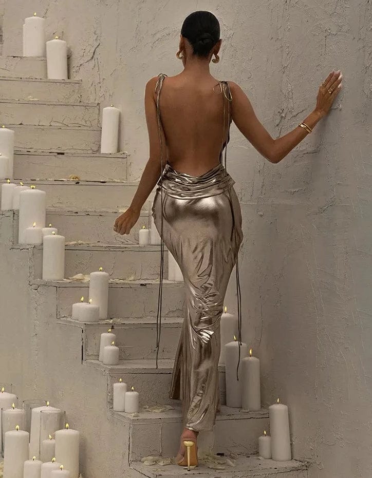 Metallic avondjurk met open rug en watervalhals - Bakkermode.nl